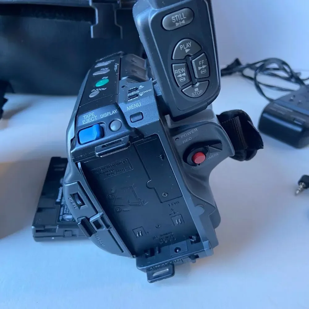 Panasonic PV-L501D Palmcorder Palmsight VHS-C Camcorder Video Camera Extras Test